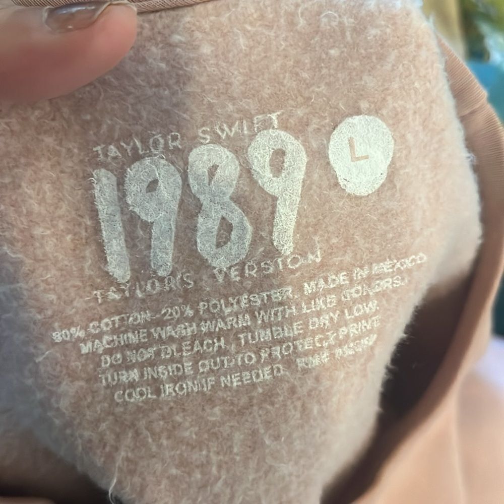 Taylor Swift Blush Pink 1989 “Taylor’s Version” S… - image 7